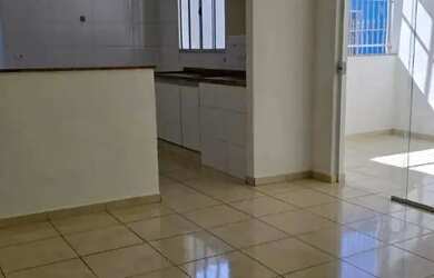 Imagem: A casa possui 2 Dormitórios, 1 Banheiro, 1 Vaga na garagem