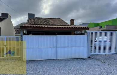 Imagem: A casa possui 2 Dormitórios, 2 Banheiros, 1 Vaga na garagem