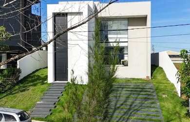 Imagem: A casa em condomínio possui 4 Dormitórios, 5 Banheiros, 2