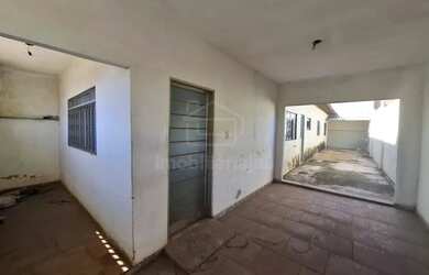 Imagem: A casa possui 2 Dormitórios, 1 Banheiro, 1 Vaga na garagem