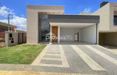 Imagem: A casa possui 3 Dormitórios, 1 Banheiro, 5 Vagas na garagem