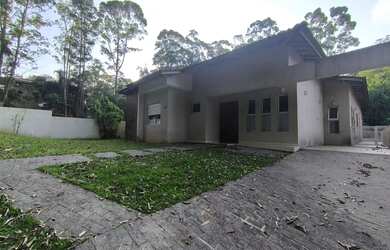 Imagem: A casa em condomínio possui 4 Dormitórios, 5 Banheiros, 4