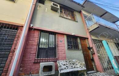 Imagem: A casa possui 3 Dormitórios, 3 Banheiros, 1 Vaga na garagem