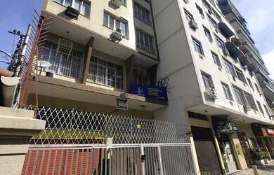 Imagem: O apartamento possui 3 Dormitórios, 1 Banheiro, 1 Vaga na garagem