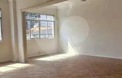 Imagem: O apartamento possui 3 Dormitórios, 2 Banheiros e 160m² de