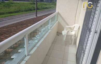 Imagem: A casa possui 2 Dormitórios, 1 Banheiro, 2 Vagas na garagem