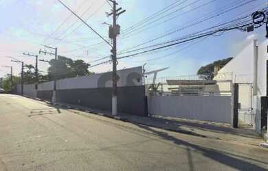 Imagem: O depósito possui 5 Vagas na garagem, 1.670m² de Área e