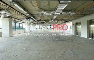 Imagem: O depósito possui 5 Vagas na garagem, 1.880m² de Área e