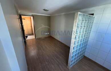 Imagem: O apartamento possui 1 Dormitório, 1 Banheiro, 1 Vaga na garagem