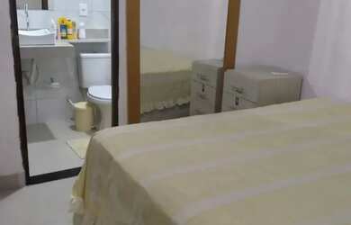 Imagem: A casa possui 1 Dormitório, 1 Banheiro, 5 Vagas na garagem