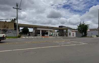 Imagem: A casa em condomínio possui 5 Dormitórios, 5 Banheiros, 2