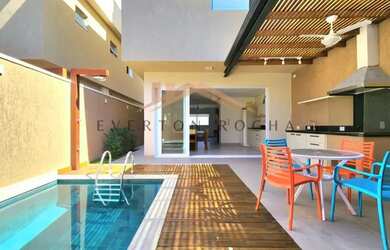 Imagem: A casa em condomínio possui 4 Dormitórios, 5 Banheiros, 2