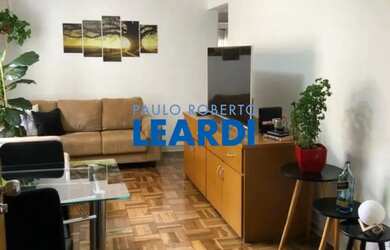 Imagem: O apartamento possui 2 Dormitórios, 1 Banheiro, 2 Vagas na