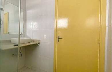 Imagem: A casa possui 2 Dormitórios, 2 Banheiros, 2 Vagas na garagem