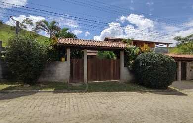 Imagem: A casa possui 2 Dormitórios, 1 Banheiro, 1 Vaga na garagem