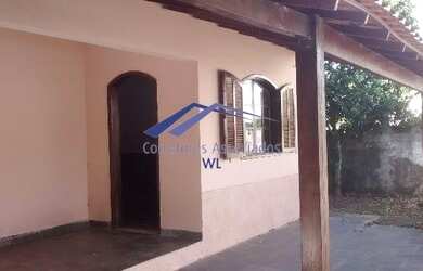 Imagem: A casa possui 2 Dormitórios, 1 Banheiro, 3 Vagas na garagem