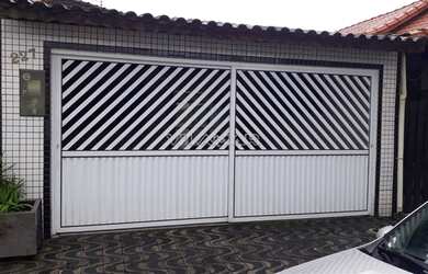 Imagem: A casa possui 2 Dormitórios, 1 Banheiro, 1 Vaga na garagem