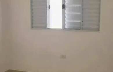 Imagem: A casa possui 3 Dormitórios, 1 Banheiro, 3 Vagas na garagem