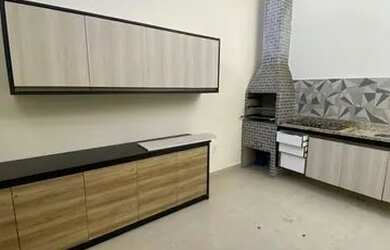 Imagem: A casa em condomínio possui 3 Dormitórios, 1 Banheiro, 2 Vagas