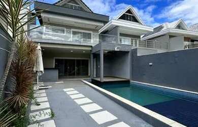 Imagem: A casa em condomínio possui 4 Dormitórios, 5 Banheiros, 3