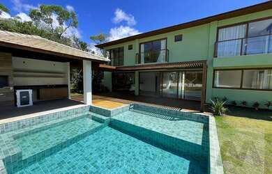 Imagem: A casa em condomínio possui 5 Dormitórios, 5 Banheiros, 3