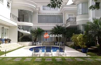 Imagem: A casa em condomínio possui 5 Dormitórios, 5 Banheiros, 5