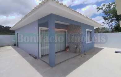 Imagem: A casa à venda possui 2 Dormitórios, 2 Banheiros, 1 Vaga na