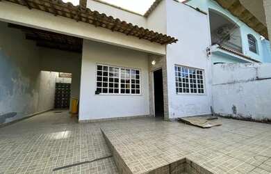 Imagem: A casa possui 2 Dormitórios, 1 Banheiro, 1 Vaga na garagem