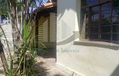 Imagem: A casa possui 4 Dormitórios, 3 Banheiros, 4 Vagas na garagem