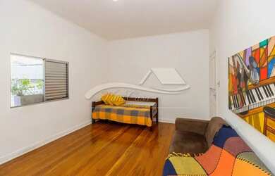 Imagem: A casa possui 2 Dormitórios, 2 Banheiros, 120m² de Área e