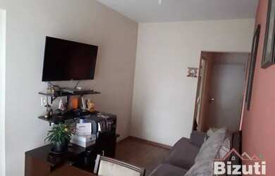 Imagem: O apartamento possui 2 Dormitórios, 1 Banheiro, 1 Vaga na garagem