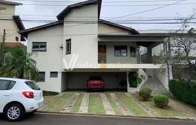 Imagem: A casa em condomínio possui 3 Dormitórios, 5 Banheiros, 5