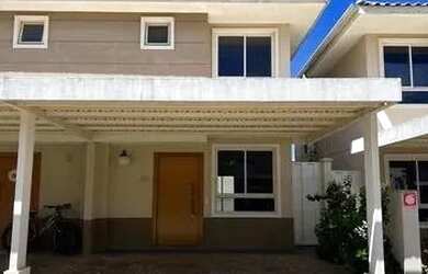 Imagem: A casa possui 3 Dormitórios, 4 Banheiros, 2 Vagas na garagem