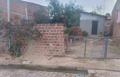 Imagem: A casa possui 1 Dormitório, 1 Banheiro e está localizado