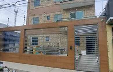 Imagem: O apartamento possui 3 Dormitórios, 1 Banheiro, 1 Vaga na garagem