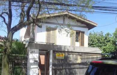 Imagem: A casa possui 3 Dormitórios, 5 Banheiros, 2 Vagas na garagem