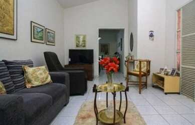 Imagem: A casa possui 3 Dormitórios, 2 Banheiros, 2 Vagas na garagem