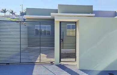 Imagem: A casa possui 2 Dormitórios, 2 Banheiros, 1 Vaga na garagem