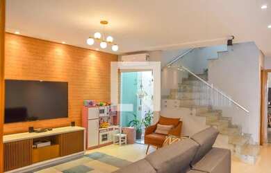 Imagem: A casa possui 3 Dormitórios, 4 Banheiros, 4 Vagas na garagem