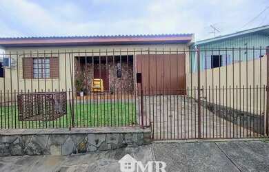 Imagem: A casa possui 2 Dormitórios, 1 Banheiro, 5 Vagas na garagem