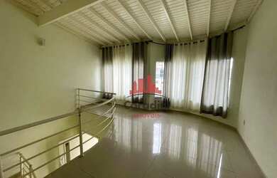 Imagem: A casa possui 4 Dormitórios, 4 Banheiros, 2 Vagas na garagem