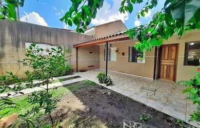 Imagem: A casa possui 2 Dormitórios, 1 Banheiro, 1 Vaga na garagem