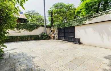 Imagem 9: Casa no Jardim Europa. Piscina, Guarda roupa, Lareirae4 Vagas na garagem