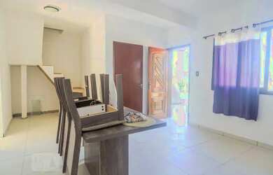 Imagem: A casa possui 4 Dormitórios, 3 Banheiros, 1 Vaga na garagem