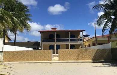 Imagem: A casa possui 5 Dormitórios, 5 Banheiros, 4 Vagas na garagem