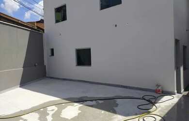 Imagem: A casa possui 2 Dormitórios, 2 Banheiros, 3 Vagas na garagem