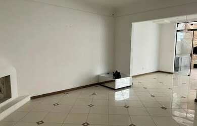 Imagem: A casa em condomínio possui 3 Dormitórios, 2 Banheiros, 2