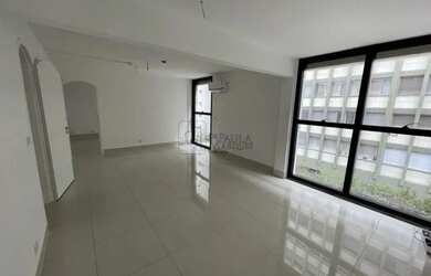 Imagem: O depósito possui 2 Vagas na garagem, 135m² de Área e está