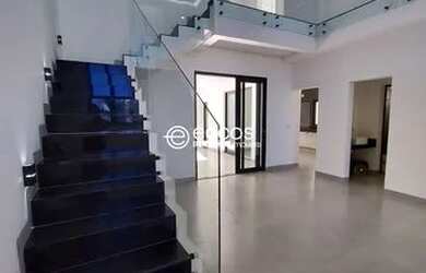 Imagem: A casa em condomínio possui 3 Dormitórios, 3 Banheiros, 4