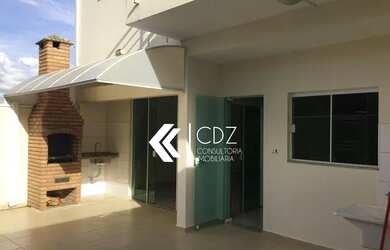 Imagem: A casa em condomínio possui 4 Dormitórios, 1 Banheiro, 2 Vagas